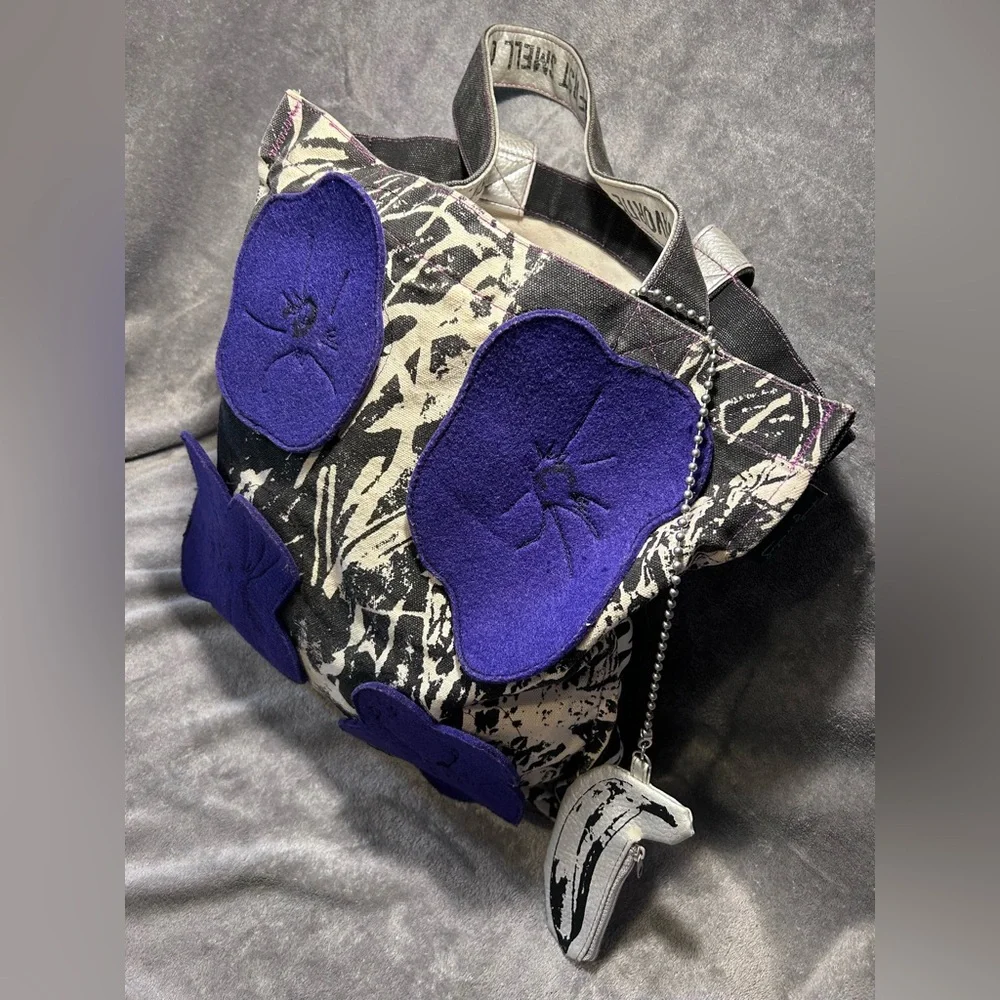 Andy Warhol x NY Visual Arts Floral Felt Tote w/ Banana Wallet - Picture 2 of 12